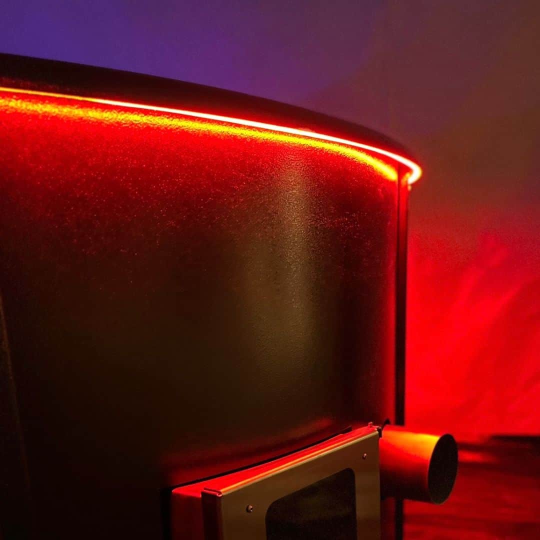 С LED осветление около външната страна