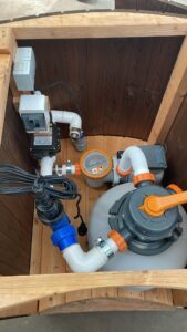 Филтрираща система: нагревател 3 kW, пясъчен филтър, UV лампа, кутия и връзки от неръждаема стомана